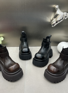 欧货2026年早春新款8CM厚底短靴女百搭皮带扣马丁靴大头宽头单鞋