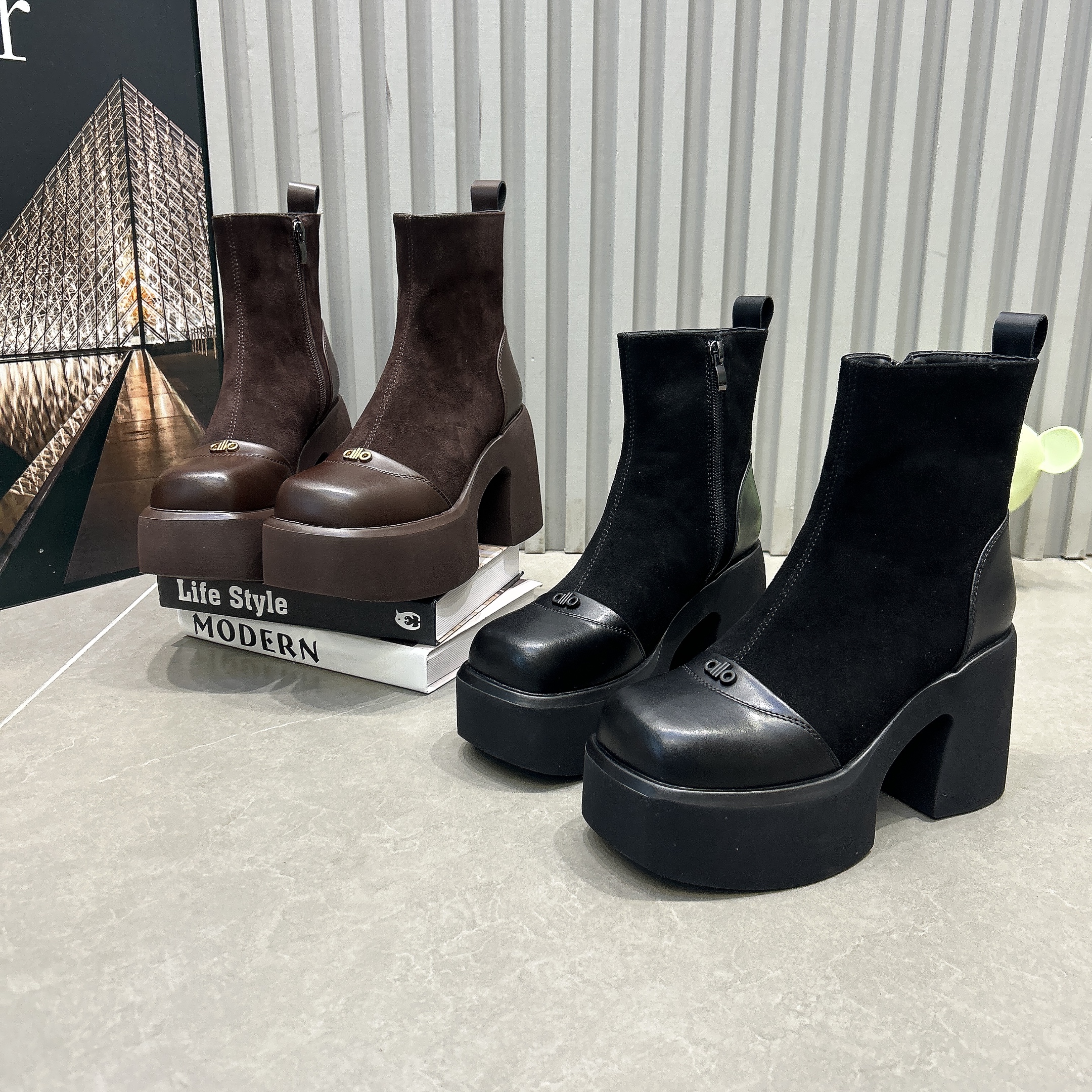 超轻底高级感瘦瘦靴女2025新款秋松糕厚底粗跟9cm高跟显瘦马丁靴