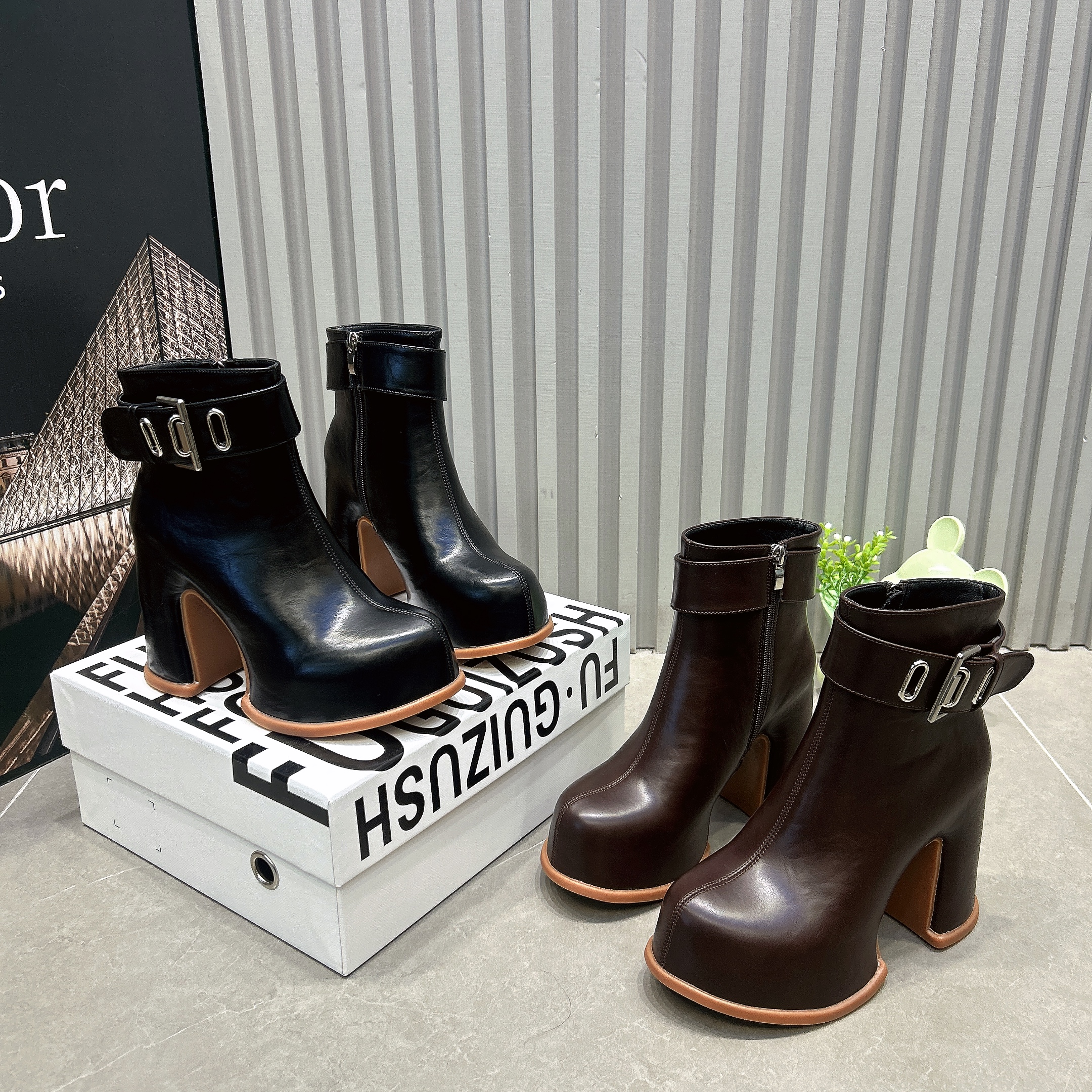 11cm粗跟增高时装靴子2025冬季新款女士加绒防水台小个子高跟短靴