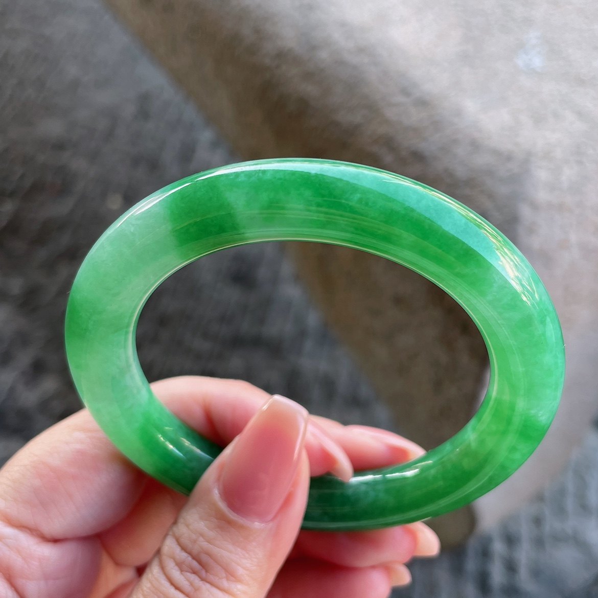 2026天然缅甸翡翠A货糯种满绿圆条手镯55圈口1216E14