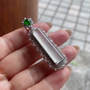 2025天然缅甸翡翠A货玻璃种白冰无事牌吊坠18k金镶嵌1028M105