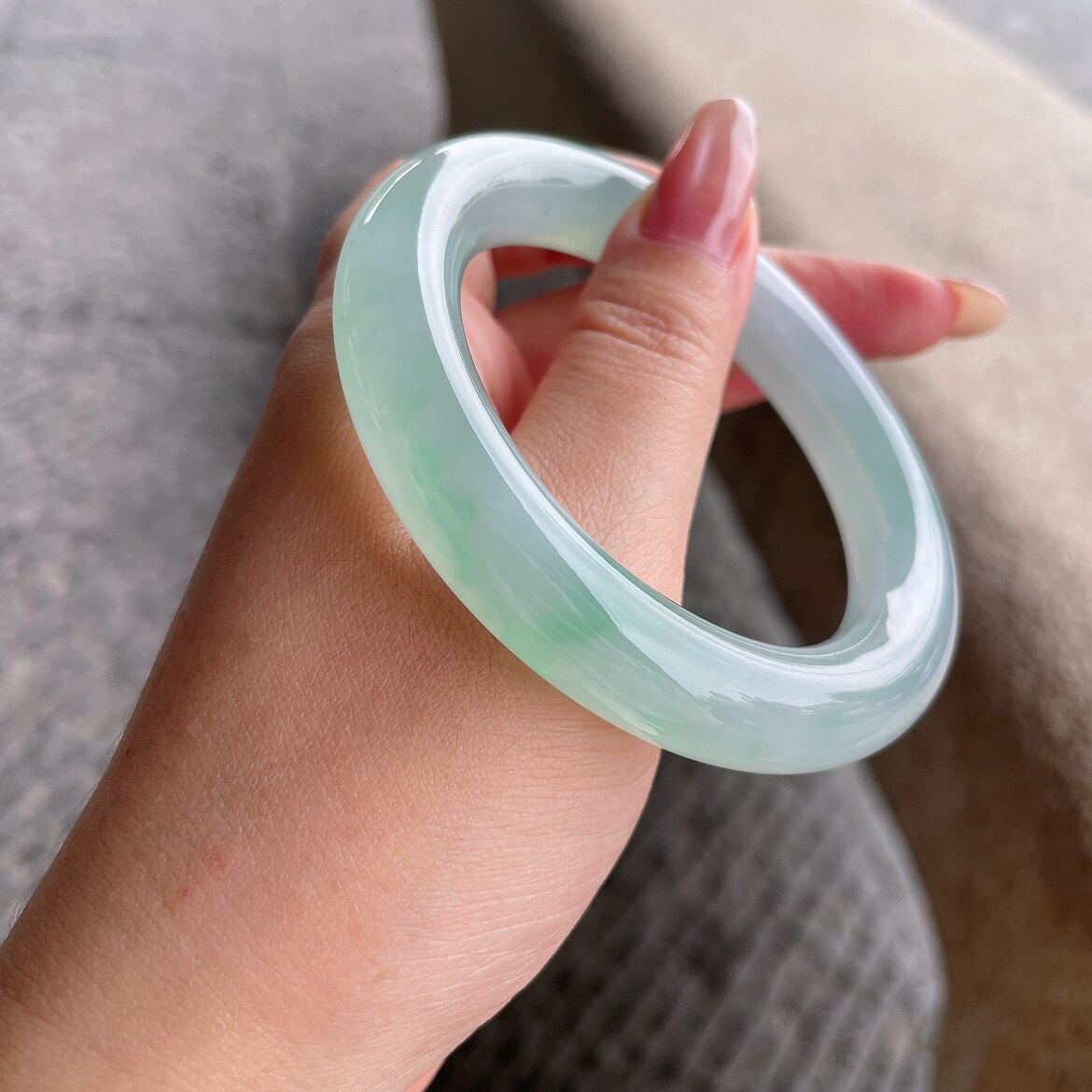 2025天然缅甸翡翠A货冰晴飘绿花圆条手镯56圈口1031JC11