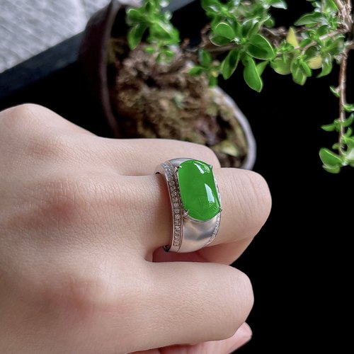 2025天然缅甸翡翠A货冰种阳绿马鞍戒指18K金镶嵌1211JP109