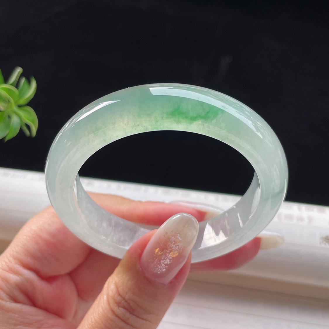 2025天然缅甸翡翠A货冰种飘绿花正圈手镯49圈口0821E10