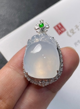 2025天然缅甸翡翠A货冰种18K金镶嵌福瓜吊坠白冰饱满1022HX110