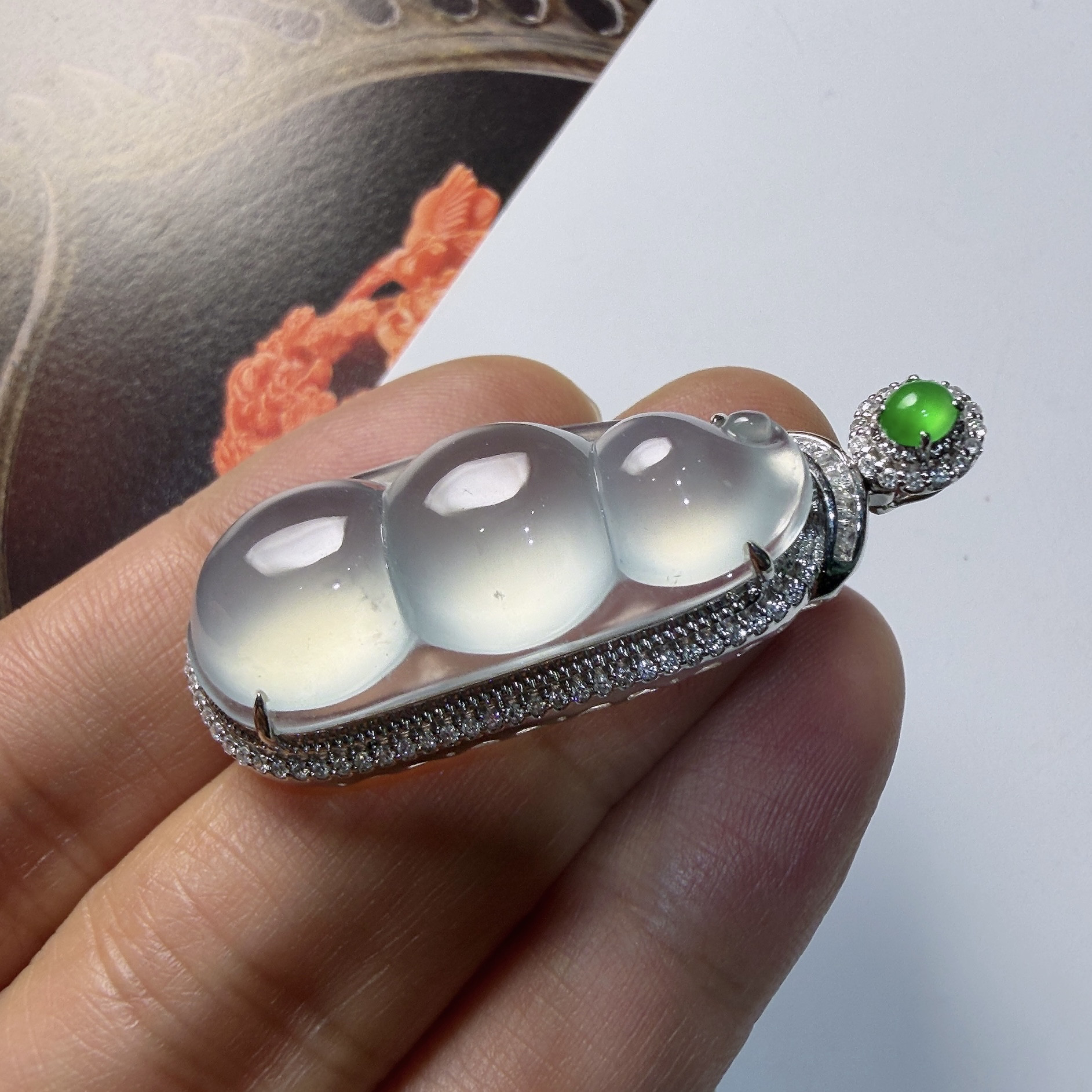 2026天然缅甸翡翠A货高冰种白月光四季豆吊坠18k金镶嵌0401GM103