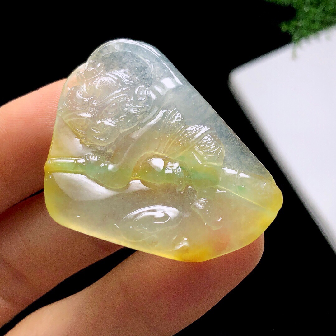 d123玉渡缘2022新品珠宝a货翡翠冰种黄翡设计孙悟空牌子吊坠0926