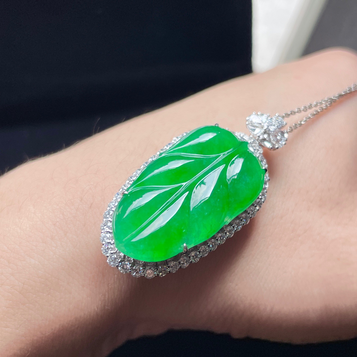 2025天然缅甸翡翠A货冰种阳绿叶子吊坠18k金镶嵌0417JP118