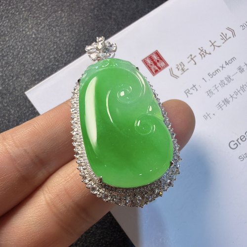 2025天然缅甸翡翠A货冰种满绿阳绿如意吊坠18k金镶嵌1226GM104
