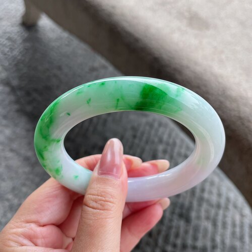 2025天然缅甸翡翠A货白底青飘阳绿圆条手镯58圈口1113G2