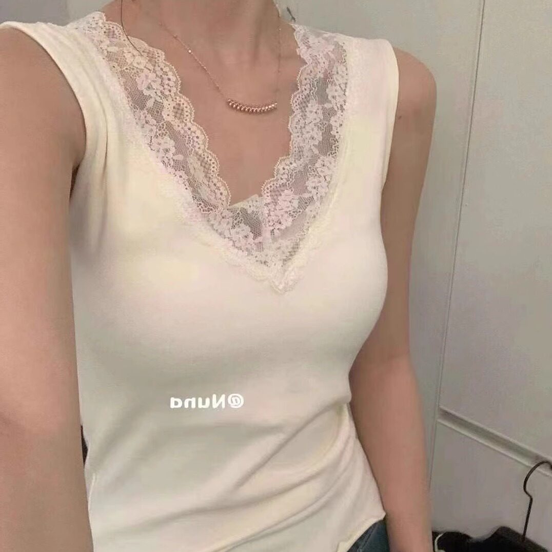 v领蕾丝花边内搭带胸垫一体背心女秋冬韩系修身显瘦百搭打底上衣