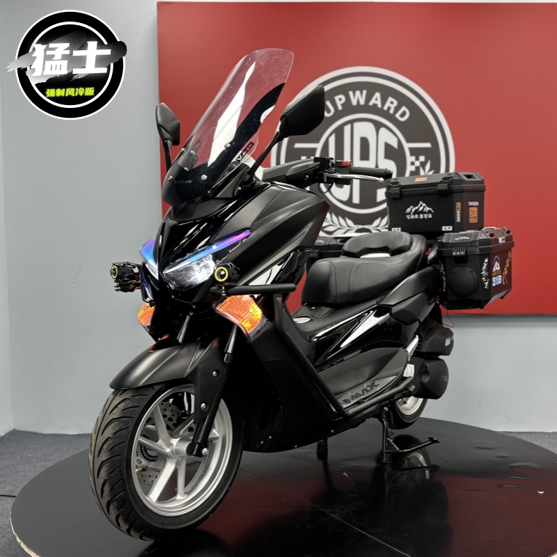 航爵猛士150踏板摩托车