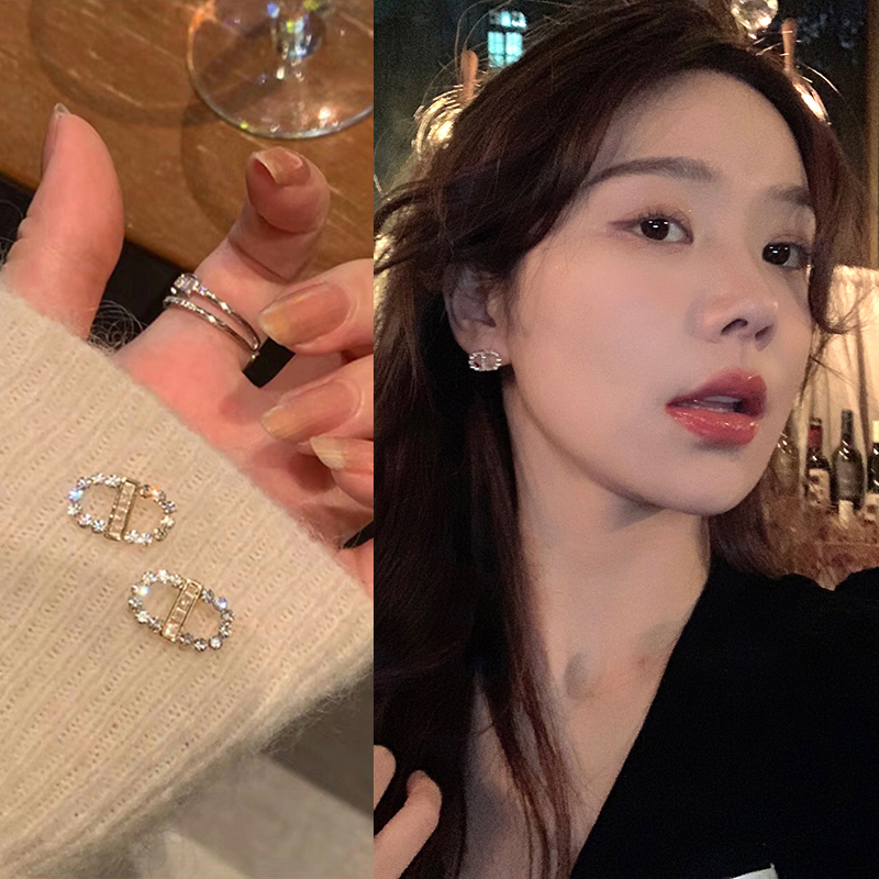 精致字母耳夹女无耳洞2024新款