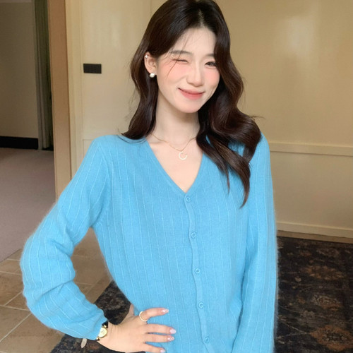 SUSAN-上新被问爆韩系软糯V领竖坑条简约高级慵懒感保暖毛衣6537s