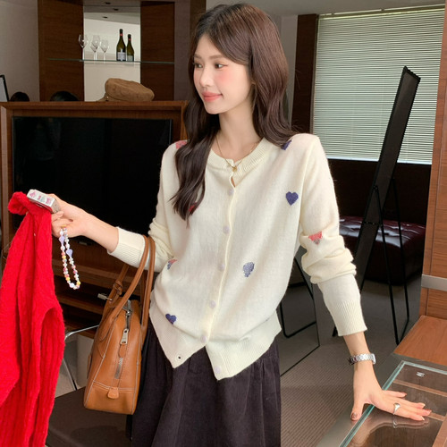 SUSAN-甜感暴击韩系趣味爱心软糯百搭减龄保暖毛衣6601s