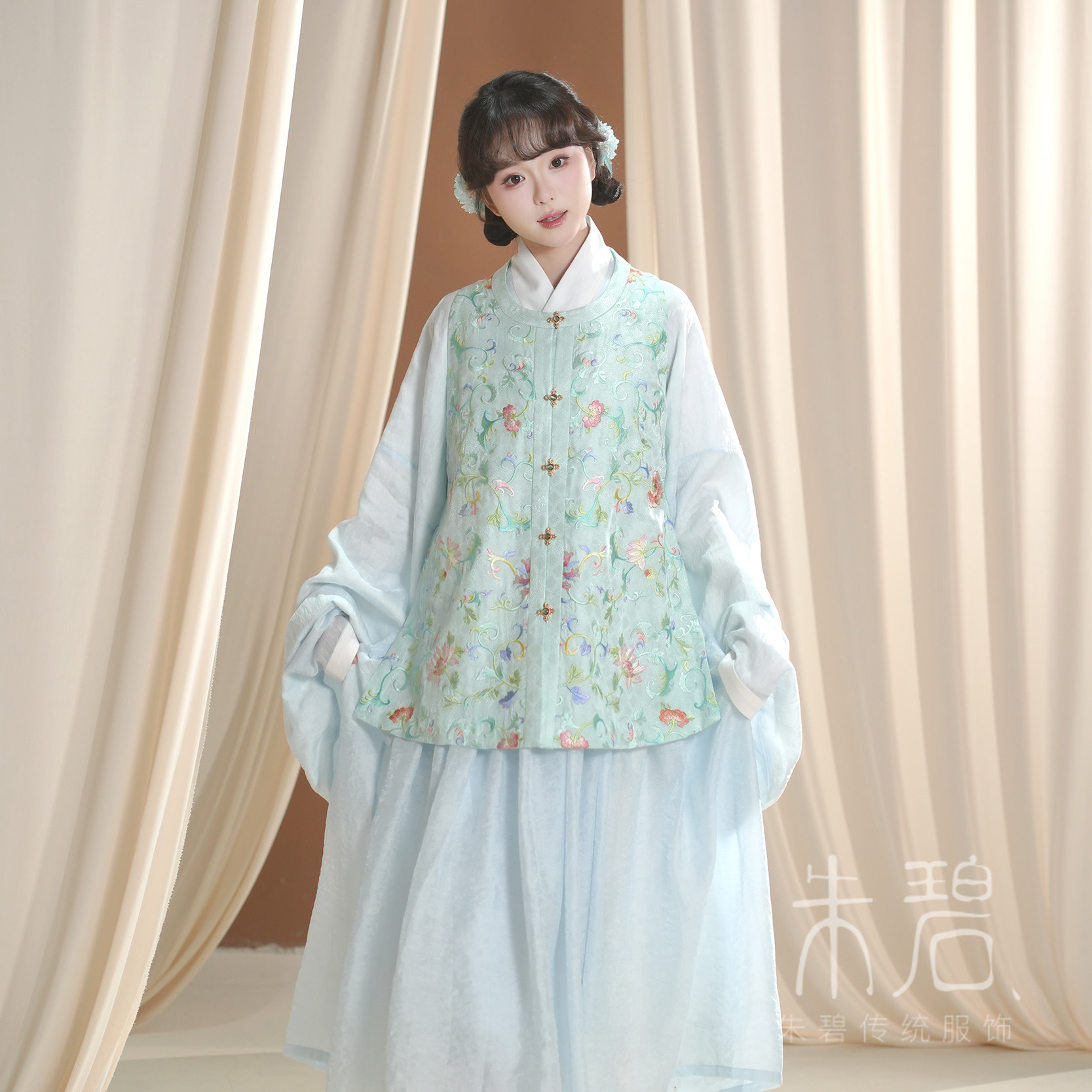 仿锦系列之 缠枝彩绣满花明制比甲/贴里