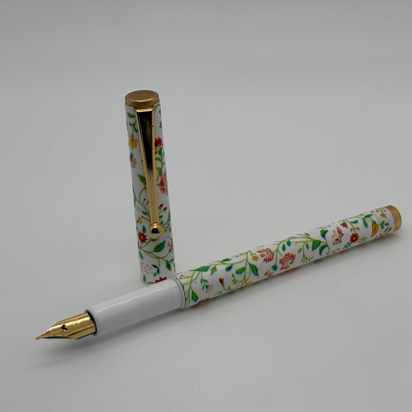 二手老款80年代日本SAILOR写乐塑料杆镀金F尖细字花卉款钢笔