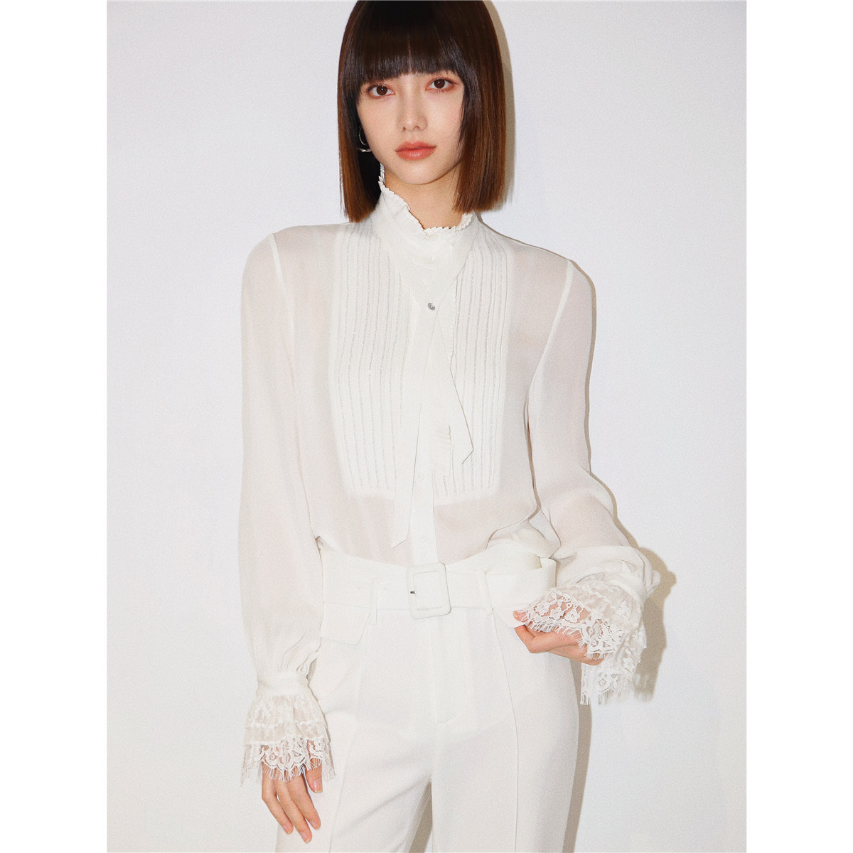 moss烨现货〓svip〓白色重工钉珠蕾丝荷叶边领结真丝衬衫女