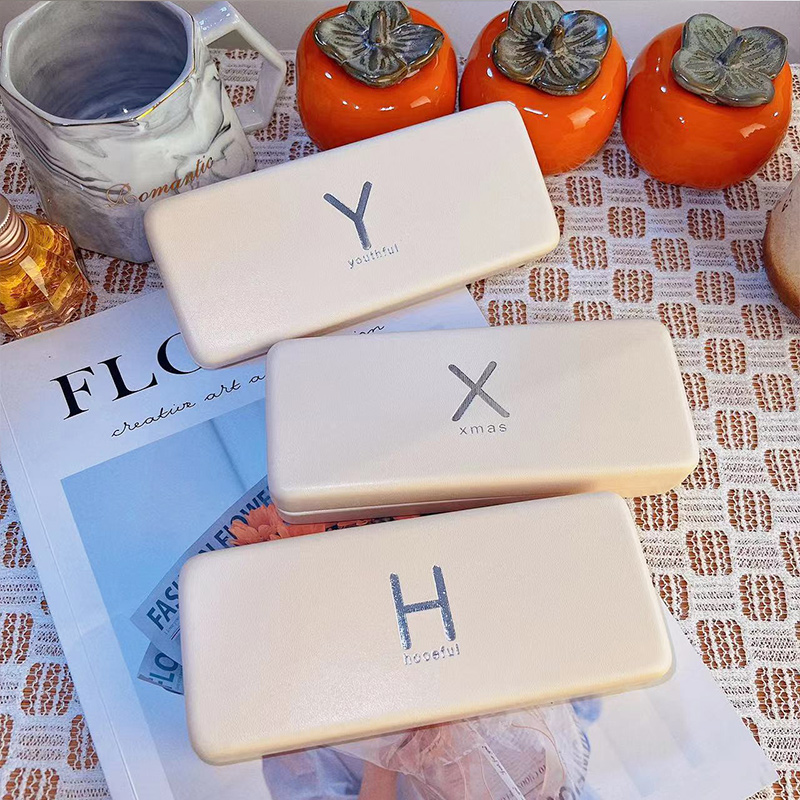 眼镜盒便携女高级感ins日系抗压高颜值奶油色WYL字母好看简约小众,ZIPPO/瑞士军刀/眼镜,眼镜盒,淘宝优惠券,粉丝福利购,淘宝优惠卷