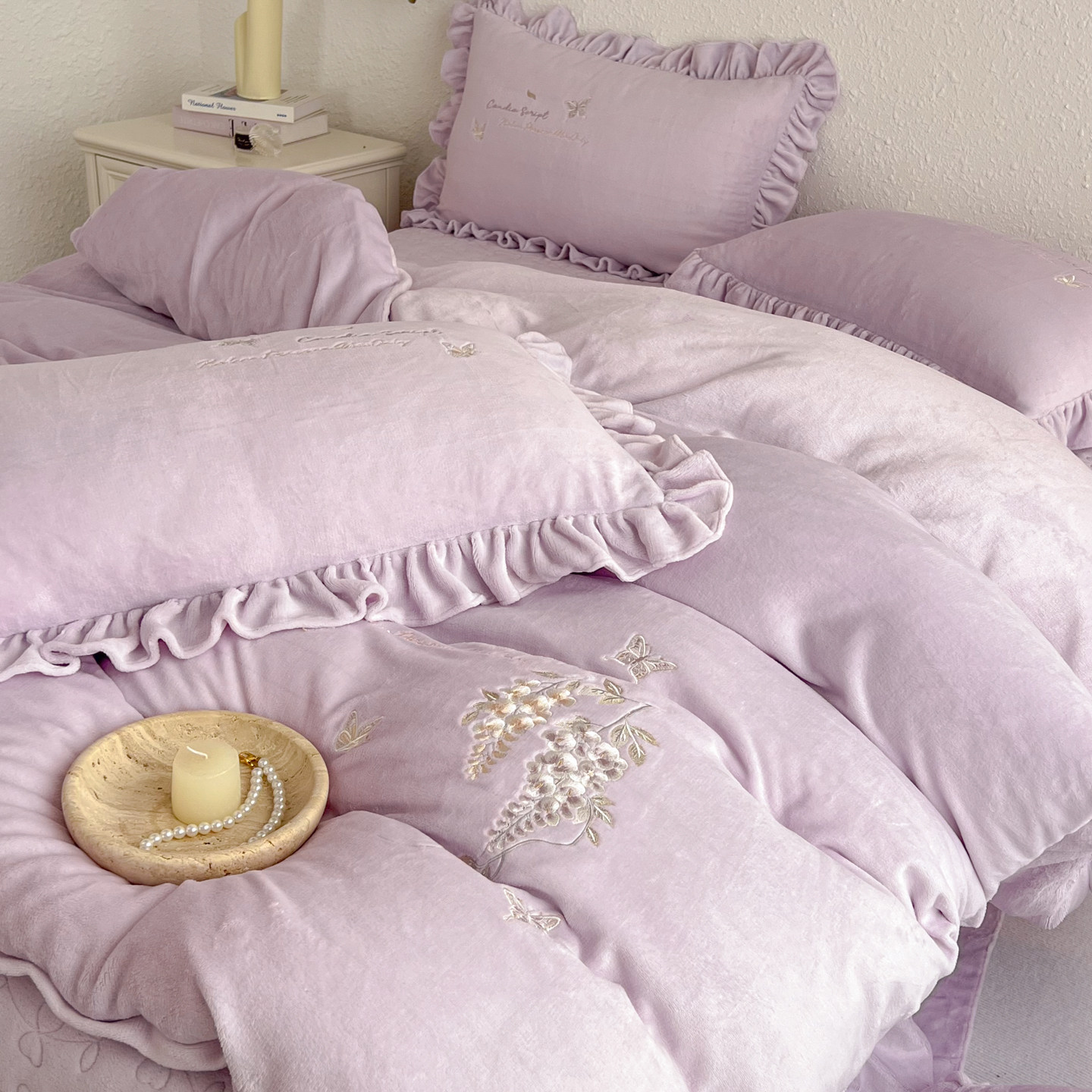 冬季轻奢保暖牛奶绒韩版绣花床盖款四件套夹棉加厚床单珊瑚绒被套