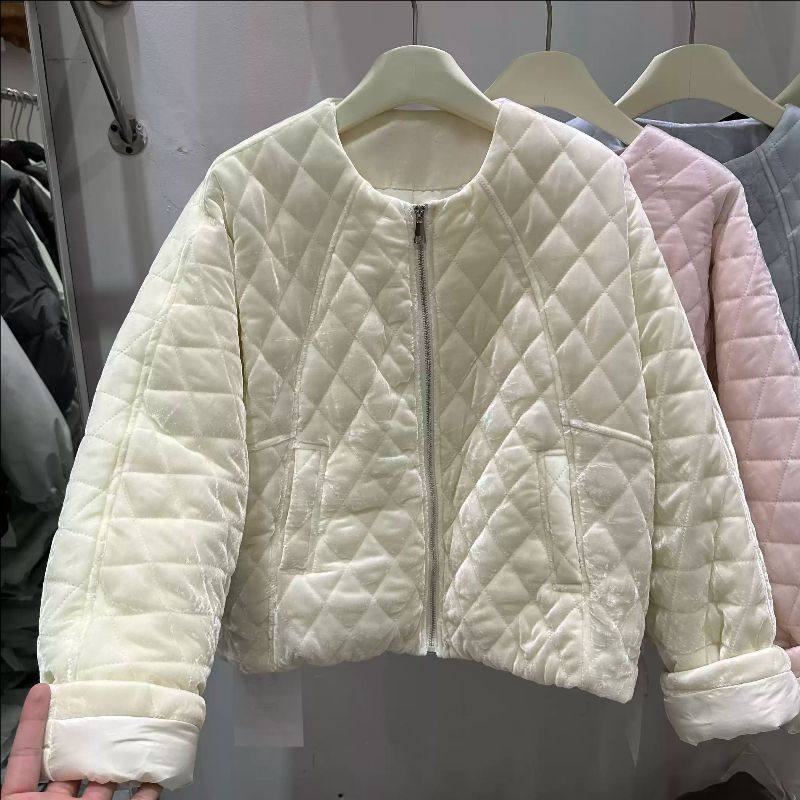 韩系米白色菱形格圆领丝绒白鸭绒外套女冬季新款小个子百搭羽绒服