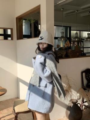 软糯蓝色外套羊羔毛少女