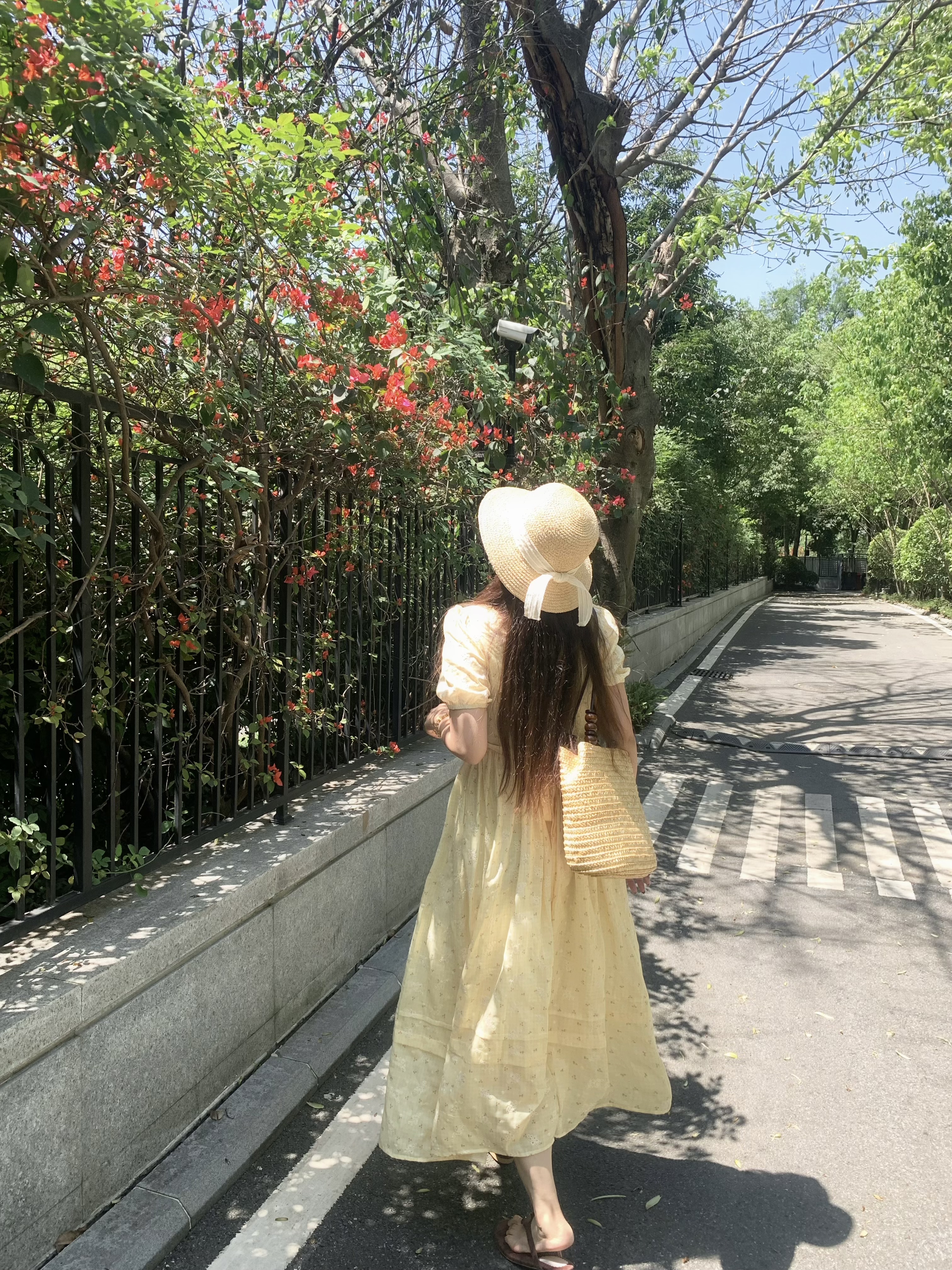 PINKMOON/浅夏织梦 奶黄格纹刺绣碎花连衣裙 方领收腰显瘦长裙