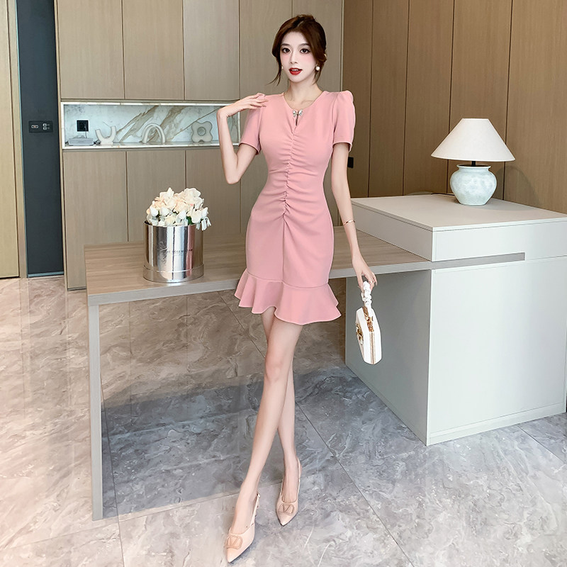 淑女连衣裙褶皱收腰显瘦包臀短裙