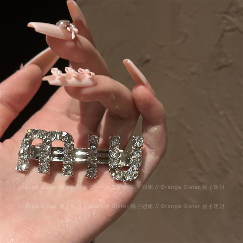 冷淡风满钻鸭嘴夹发饰