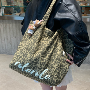 韩系复古豹纹帆布包大容量字母托特包甜妹辣妹通勤上课单肩包