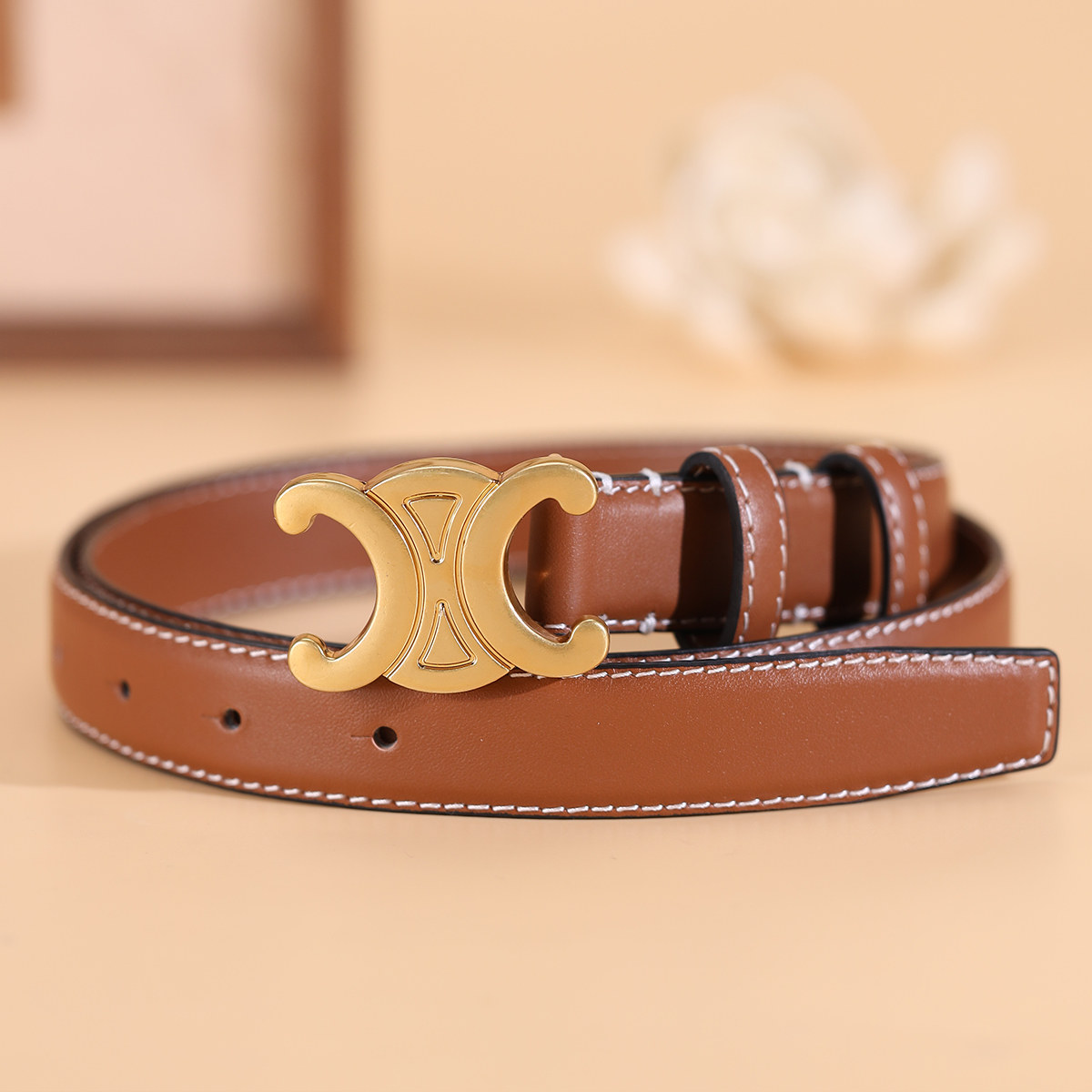 新款凯旋门高级感真皮皮带女时尚简约棕色腰带女潮流百搭配牛仔裤