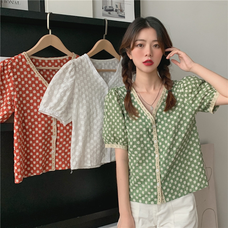 Summer new Korean lace stitching Embroidery Flower small fragrance V-neck bubble sleeve shirt