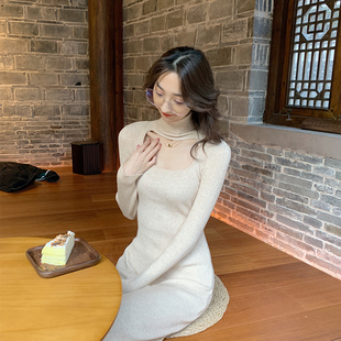 【清仓商品不退不换】修身高领镂空针织连衣裙设计感露锁骨长裙