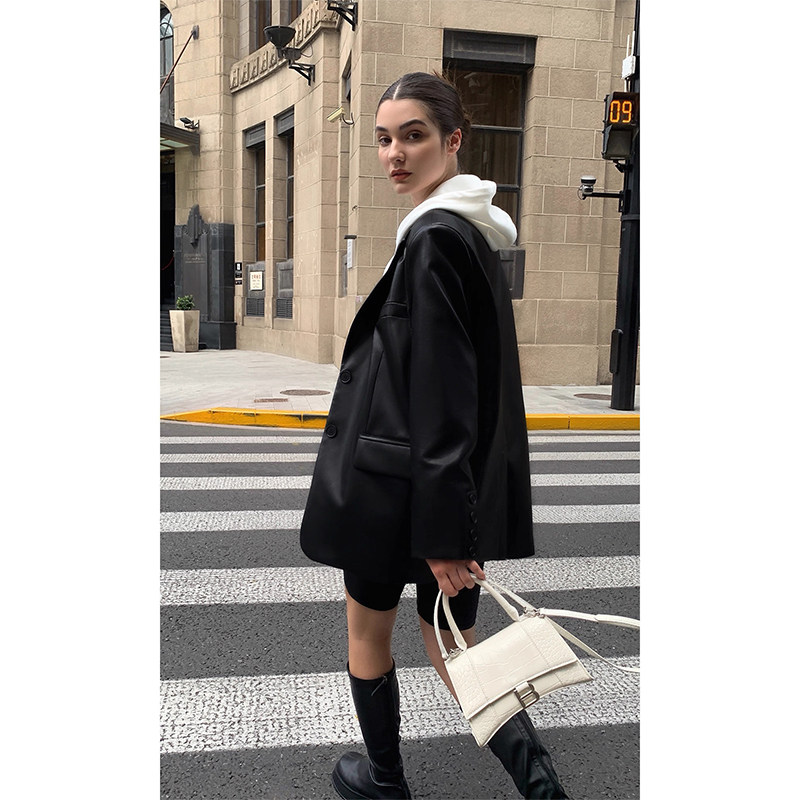 黑色真皮皮衣西装外套女宽松2025冬季新款高级感炸街西服时髦百搭