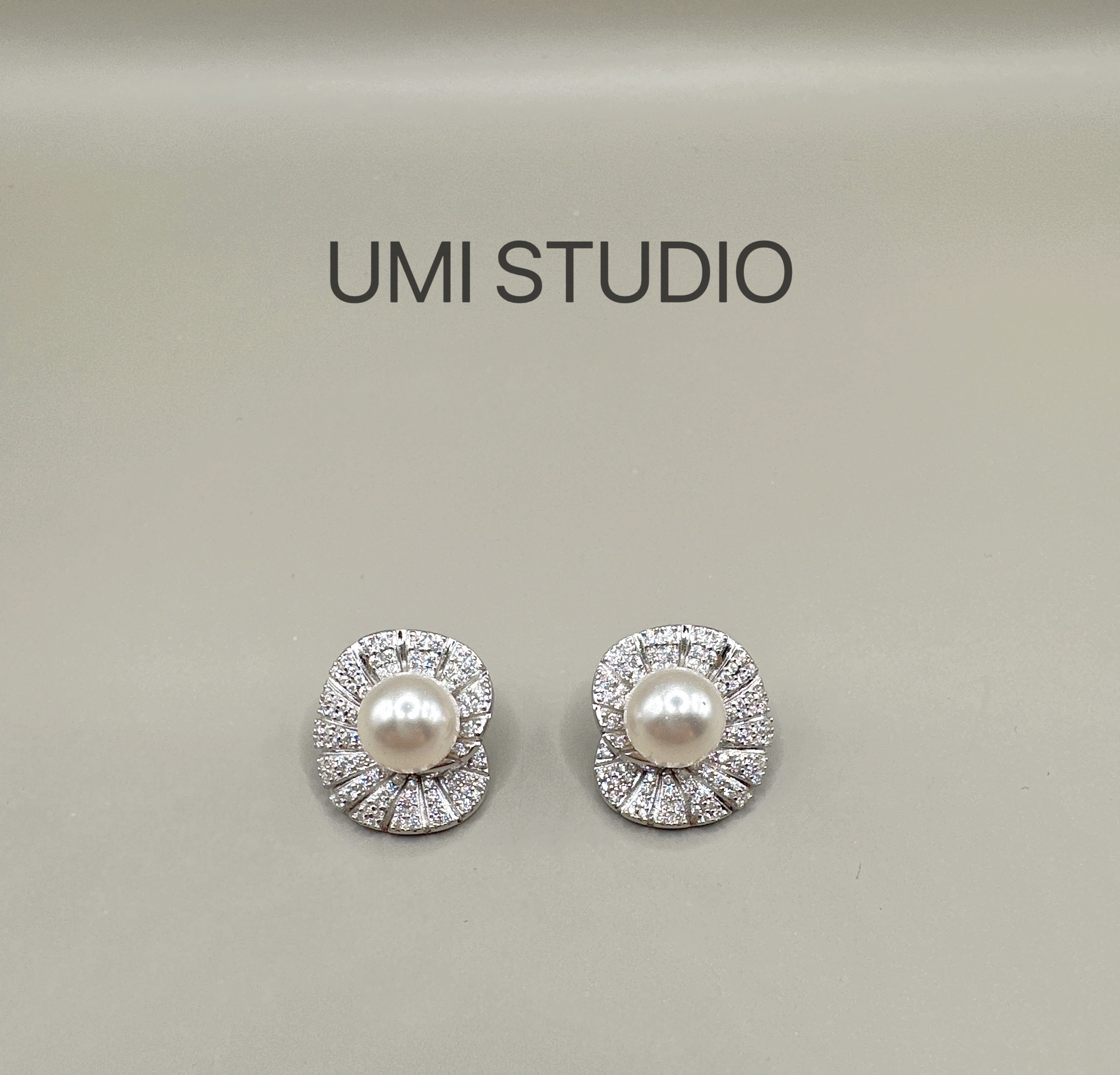 UMI家·轻珠宝/小香风海螺满钻珍珠耳钉，S925银镀18k金法式优雅