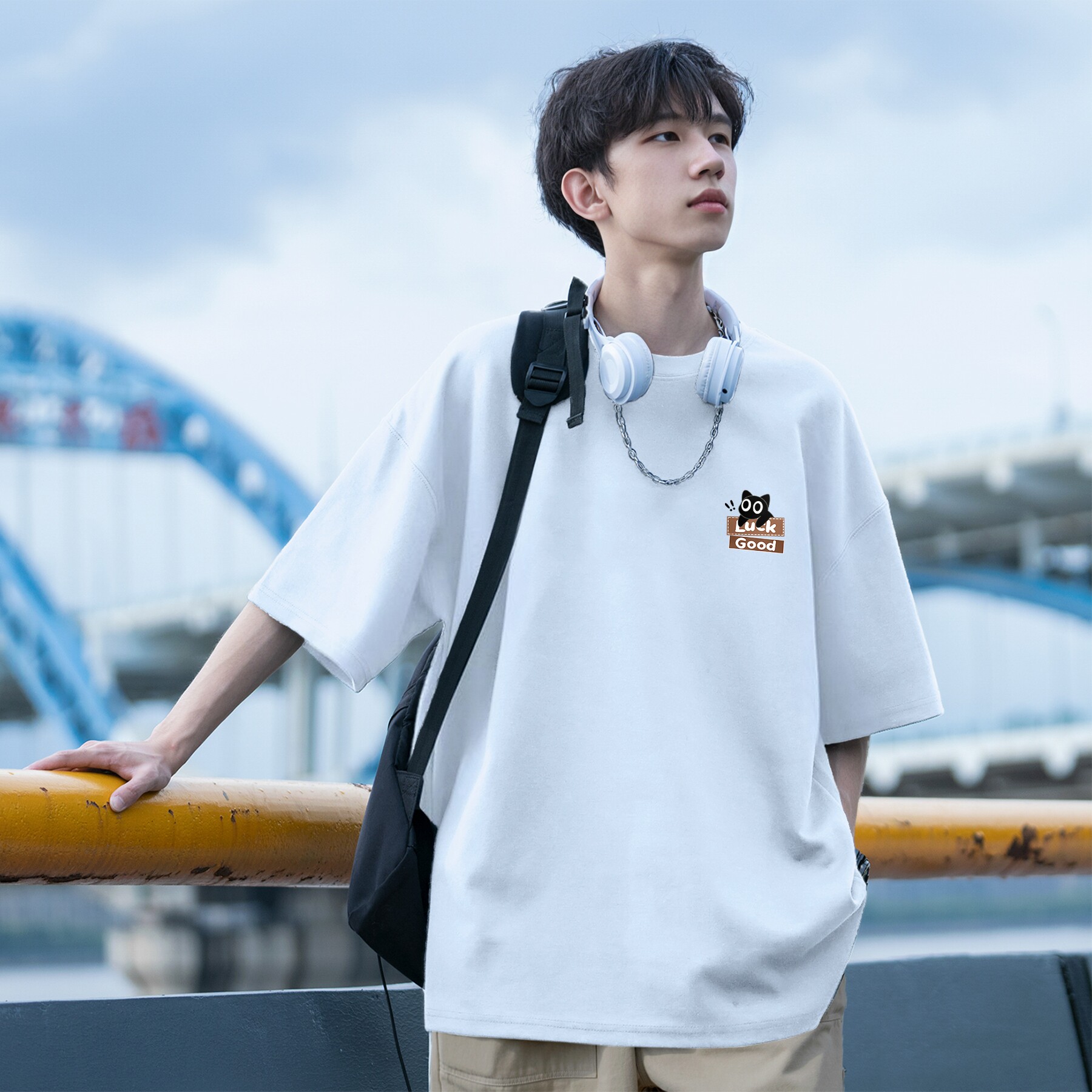 WASSUP BROWN小猫惊讶纯棉短袖T恤男夏季宽松圆领休闲五分袖上衣 - 实物图