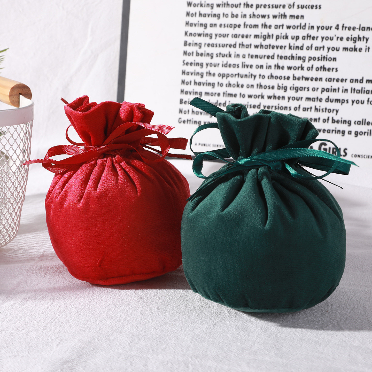 红色喜庆糖果袋柔软圆底丽丝绒伴手礼布袋圣诞节礼物袋首饰收纳袋