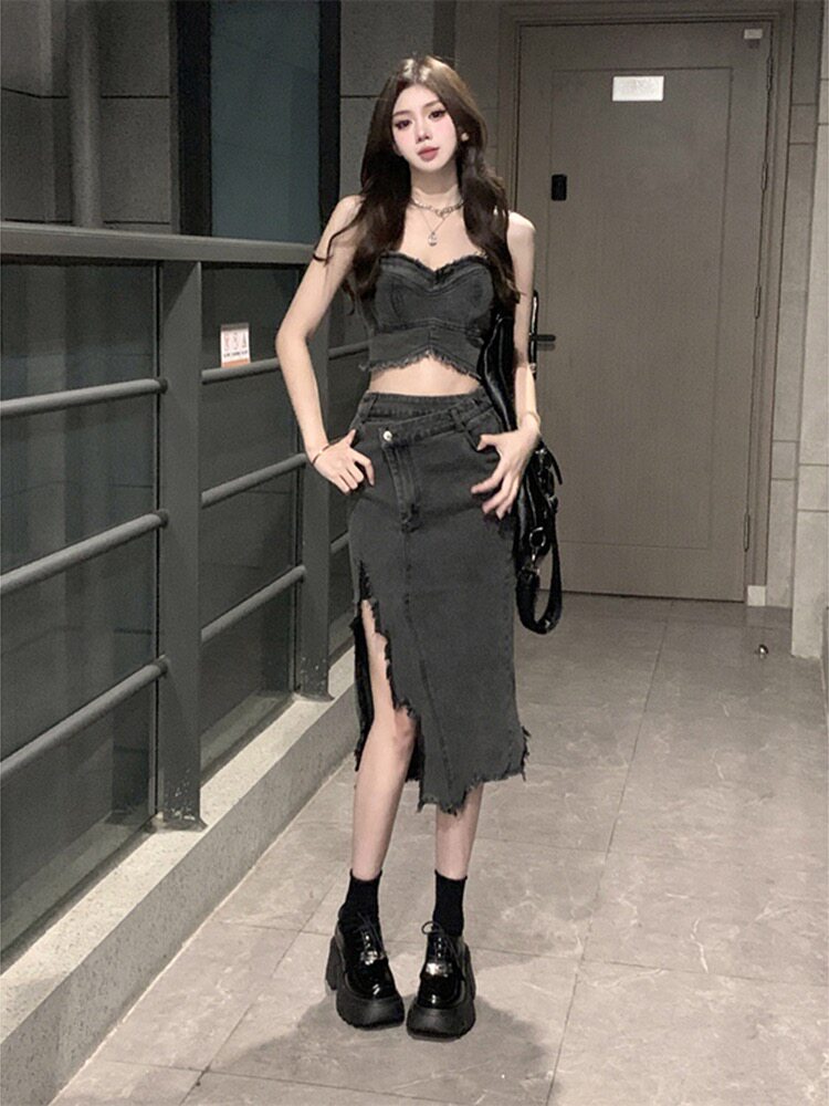 设计感辣妹开叉牛仔半身裙夏季2024新款重工毛边吊带抹胸套装女潮