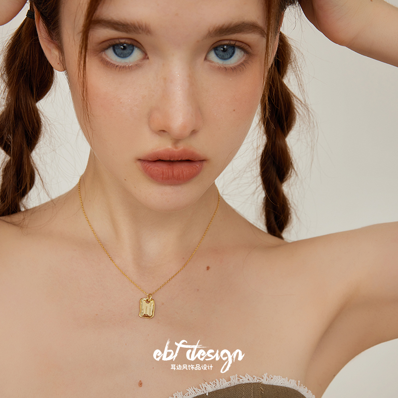 EBF925银复古方牌字母百搭项链