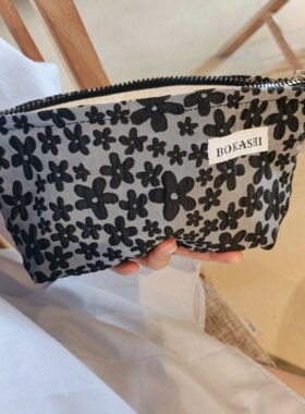 便携式轻奢化妆包女大容量2025新款小碎花高级感外出旅行收纳包