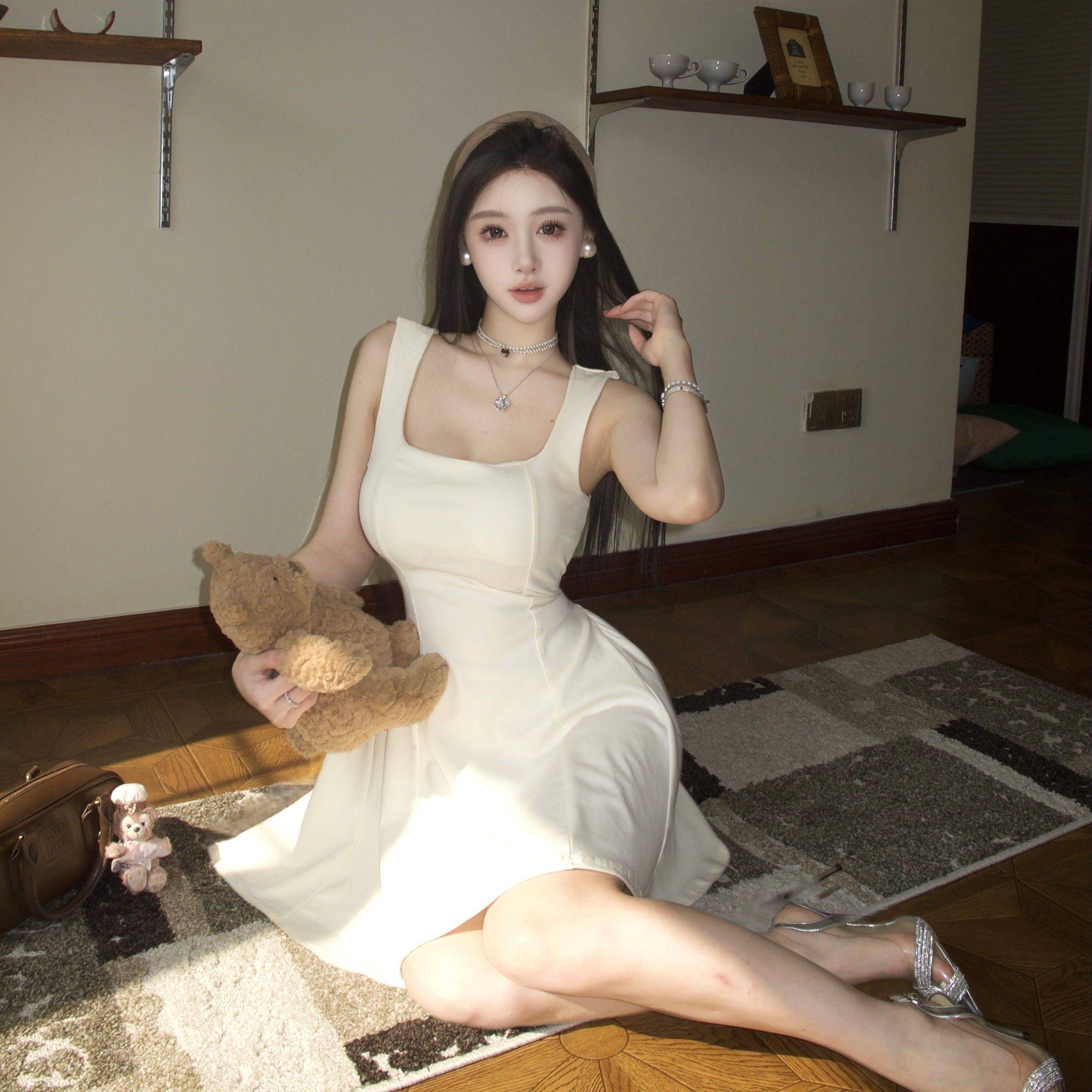 气吊带连衣裙质白色方领女纯欲性感辣妹收腰显瘦a字短裙日常可穿,女装/女士精品,连衣裙,淘宝优惠券,粉丝福利购,淘宝优惠卷