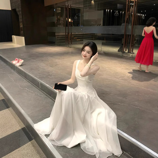 法式 海边度假清冷白月光背心 白色方领收腰吊带连衣裙夏季 女装