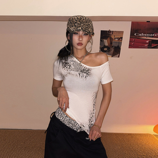 DoubleD早古美式 T恤女夏季 辣妹修身 短上衣 豹纹印花斜肩天丝棉短袖