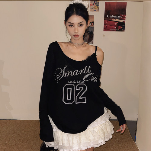字母印花斜肩长袖T恤女
