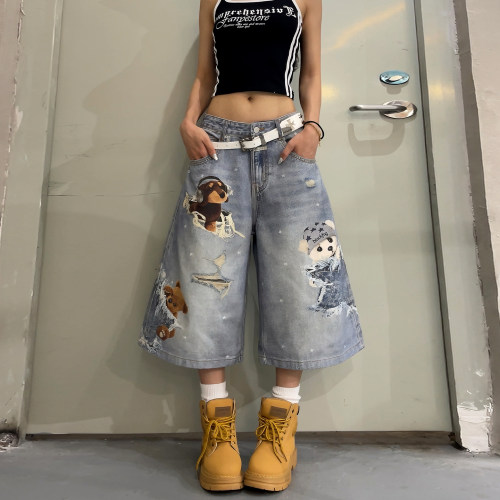 高街风破洞小熊3D七分牛仔裤女