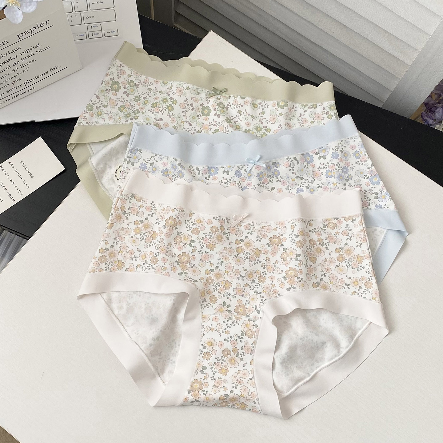 大码内裤女胖mm纯棉中腰无痕薄款