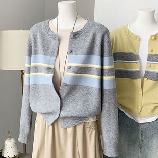 大码女装秋冬新款圆领撞色条纹设计感针织开衫韩版长袖上衣