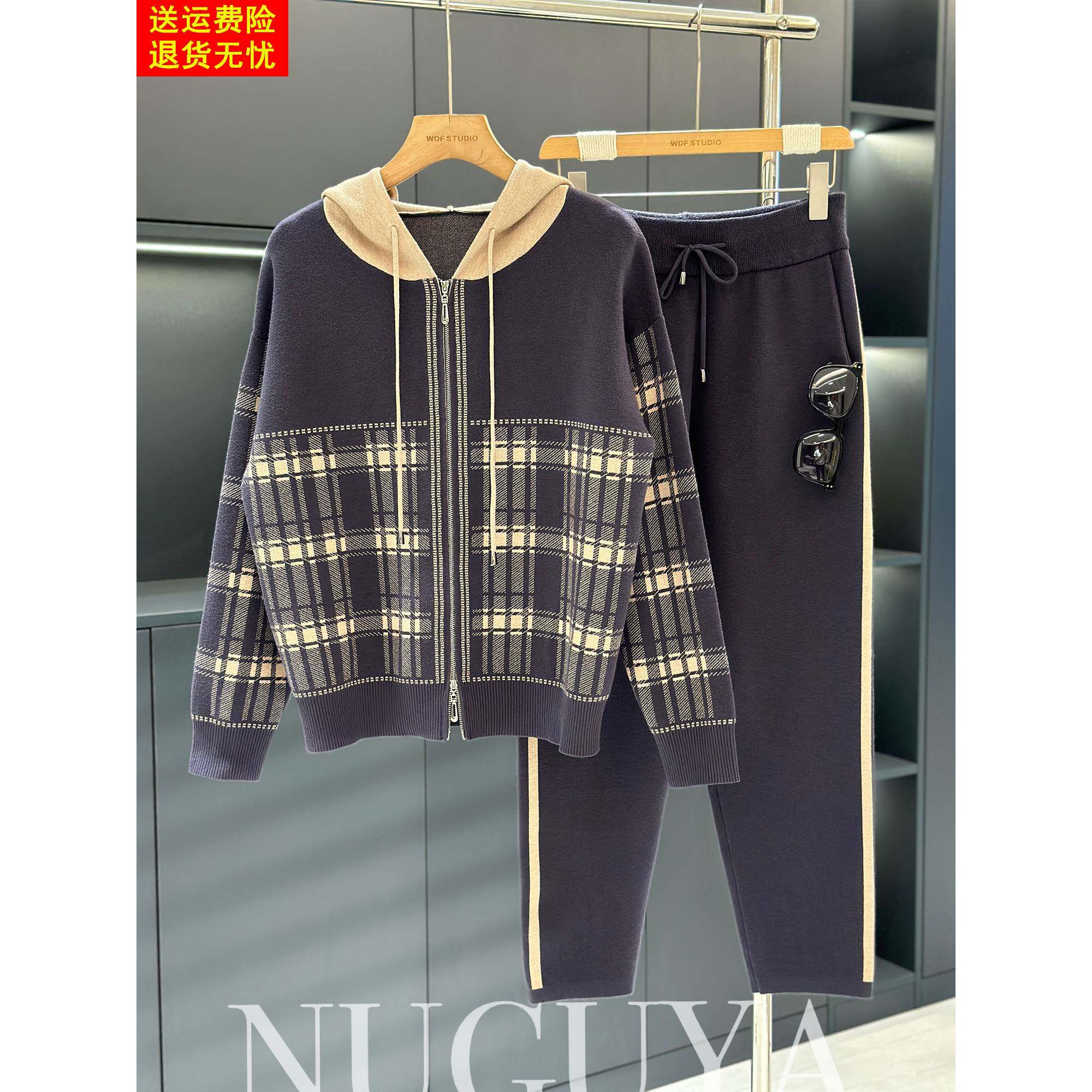 时尚洋气休闲妈妈装套装女连帽冬装新款休闲中老年格子针织两件套