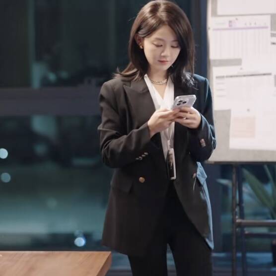 短剧新婚慢热陈芳彤闻溪同款西装