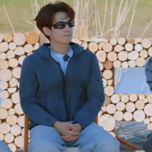 现在就出发3胡先煦同款针织衫